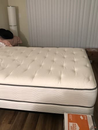 Full size simmons beautyrest Mattresss,box spring and bed frame 1