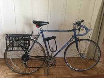 22'' vintage men's Grand Prix bike with helmet, lock & baskets 1