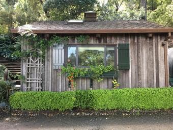 Woodside-Charming, rustic, furnished cottage, ten minutes from campus 1