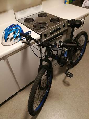 26" Men's Bike + front light + U lock + helmet (can buy individually) 2