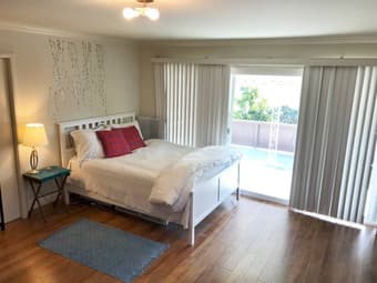 Spacious and Affordable Shared Room Available in Downtown Menlo Park 1