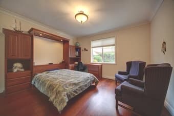 Master room in beautiful spanish style villa very close to campus 3