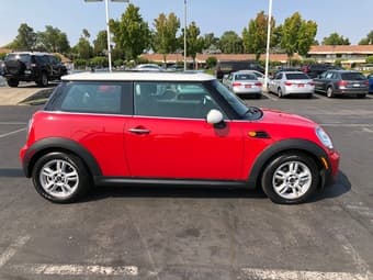 Mini Cooper 2013 in excellent condition (14,000 miles) 1