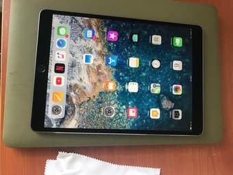 *Space Gray* IPad Pro 10.5 512gb wifi+Cellular 2