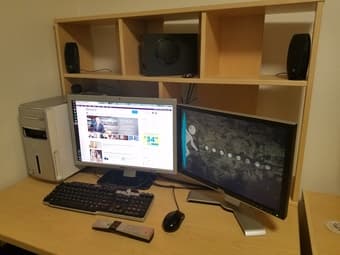 Desktop computer + 2 monitors 2