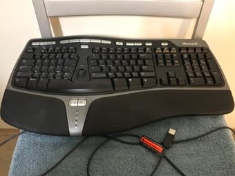 Microsoft Natural Ergonomic Keyboard 4000 v1.0 1