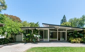 Live with some cool housemates! 1