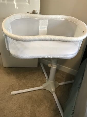 Halo Bassinet nearly brand new 1