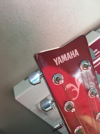Yamaha F310P Acoustic Guitar; Includes bag, 1 capo and 1 guitar pick 3