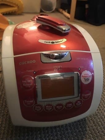 Cuckoo pressure rice cooker (6 cups) 1