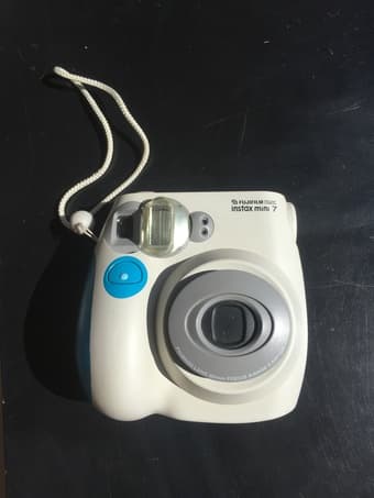Fujifilm Instax Mini 7 - Polaroid Style Camera 1