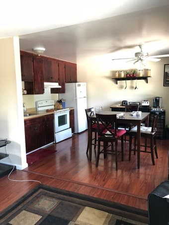 Room for rent with PhD Student Mountain View 1
