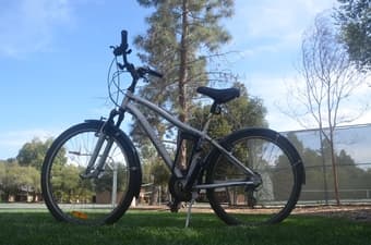 Marin Stinson Comfort Bike with a U-lock 2