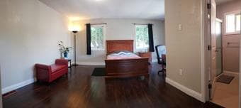 Room with private bathroom in cool shared house 3
