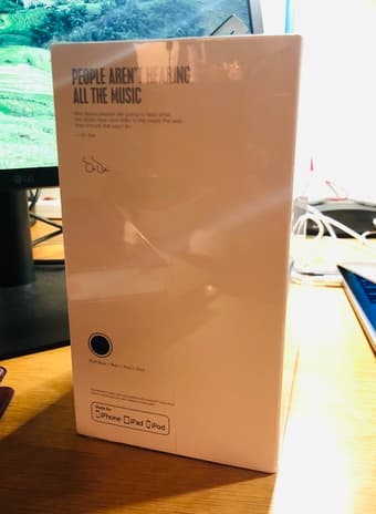 Brand new Beats Solo3 wireless headphones 2