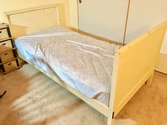 Twin bed (Frame+mattress) in excellent conditions 1