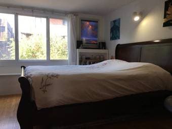 Queen size Dark Cherry wood Sleigh bed (North Peninsula) 2