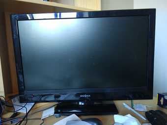 TV - Insignia 24" 1080p 2