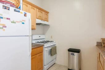 Furnished & clean livingroom in PA 5 mins from Stanford Nov 15th! 3