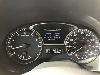 2015 Nissan Pathfinder: 39,500 -7_passengers- NEW TIRES!!! 2