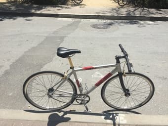 Specialized light weight road bike with wire lock 2