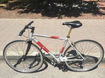 Specialized light weight road bike with wire lock 3