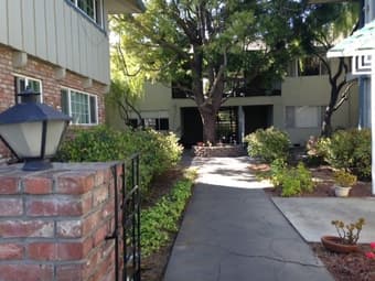 Spacious, quiet master bedroom quick bikeride from campus: Nov + Dec 2