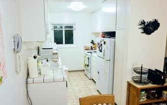 Subletting 2 bed/1bath townhouse on campus for Nov/Dec 2