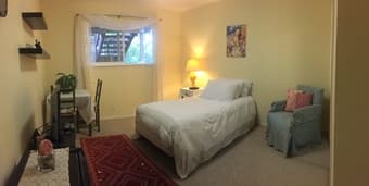 Room with bathroom available in a house in West Menlo Park 2