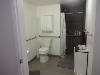 Room in 2-Bed Apt available immediately (female only) 3