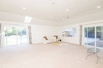 Sublet room in beautiful 1 acre estate available around November 2