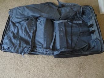 Rolling garment bag 1
