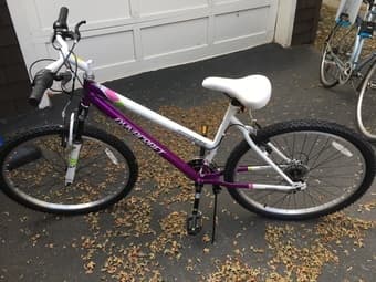 90% new Lady hybrid bike 26'' 2