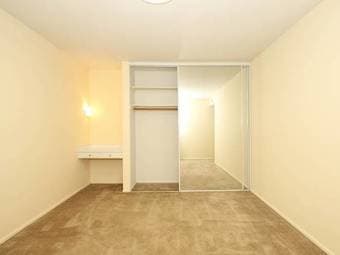 (Dec-15 - Mar-15) Room with private bathroom, 1.5 miles to campus 1