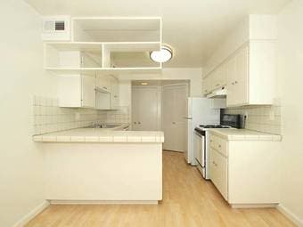 (Dec-15 - Mar-15) Room with private bathroom, 1.5 miles to campus 3