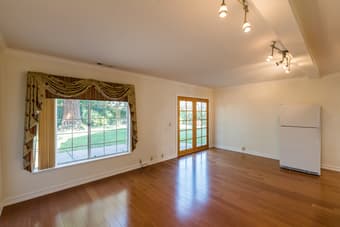 Fantastic housing with great roommates - the bomb dot com! 3