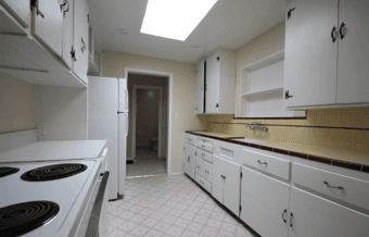 Diverse group of friends looking for an extra roomie! 3
