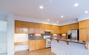 Friendly roommates - housing for young professionals! 3