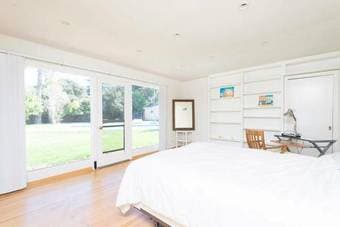 Large sunny room on beautiful 1 acre estate, has swimming pool 1