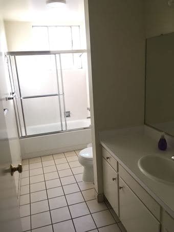 Furnished room in beautiful spacious 2B/2B apt 2