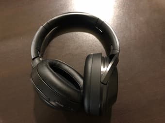 Sony WH-1000X noise-cancelling headphone 1