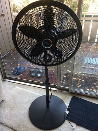 Lasko 1827 18″ Elegance & Performance Adjustable Pedestal Fan 1