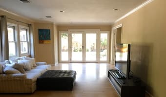 Large & Sunny Room in Chic Mansion - Walk or Bike to Apple! 3