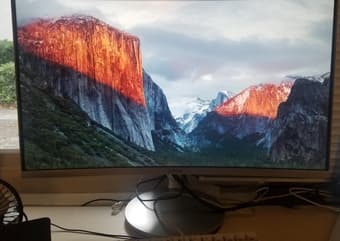 27-inch Samsung Curved Monitor with Internal Speaker 3