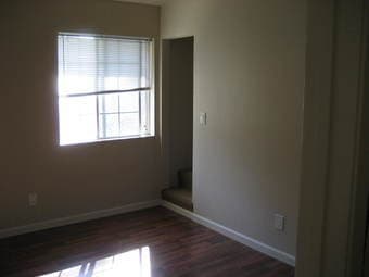 Room + Half Bath in Mountain View Townhouse 1