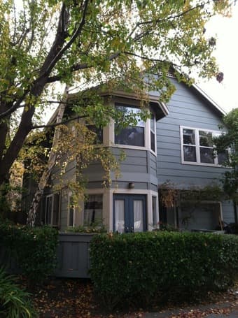 Large Bedroom w/Bay Windows in Townhouse 1