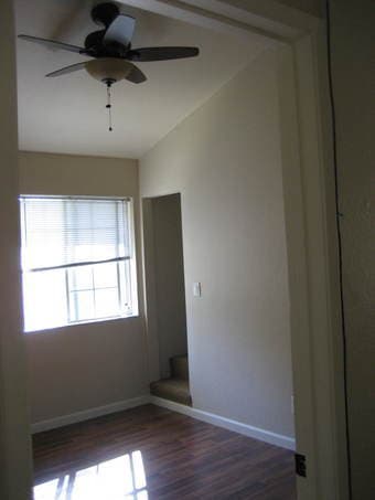 Room w/bed + Half Bath in Mountain View Townhouse 3