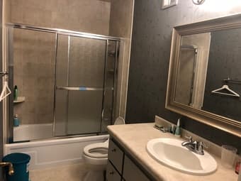 Room with private bathroom close to San Antonio avail now 2