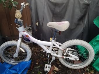 Girl's bike for sale (5 years to 6 years old) 1