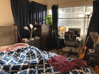 Large master bedroom walking distance to stanford 3